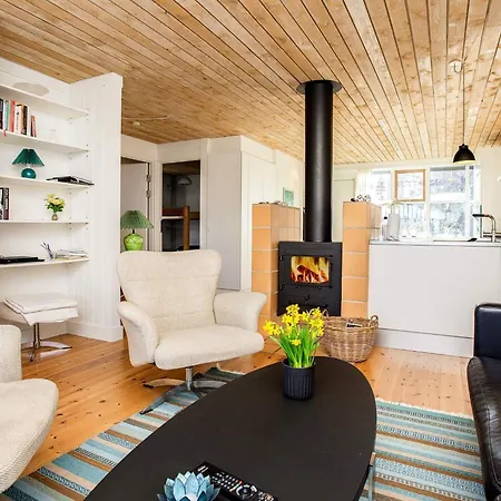 4 Person In Vaeggerlose Tatil Evi Bøtø By