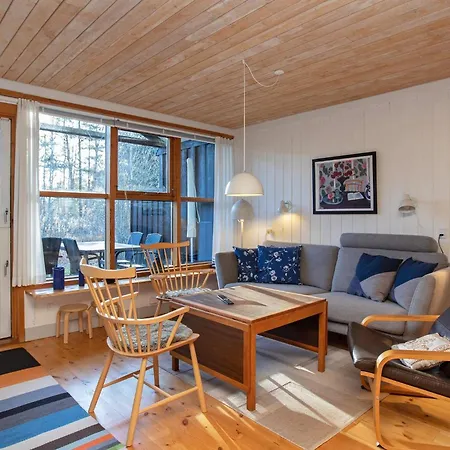 4 Person In Vaeggerlose * Bøtø By