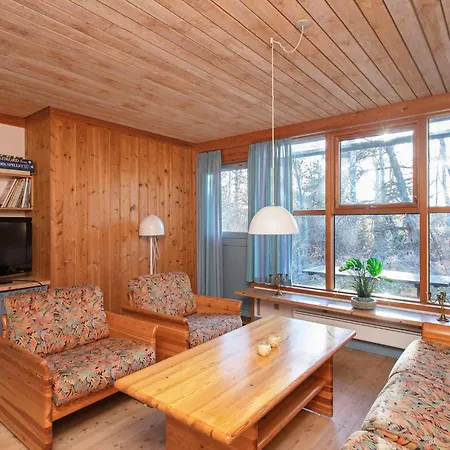 4 Person In Vaeggerlose Tatil Evi Bøtø By